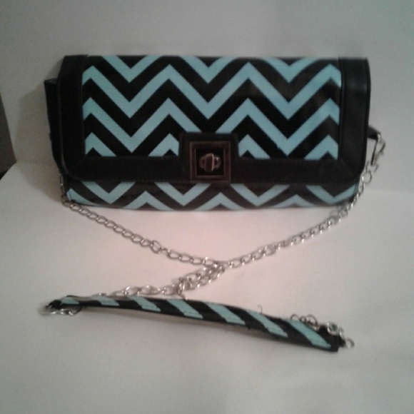 Baby Blue Blk Zig Zag Amd Purse. - Picture 5 of 5